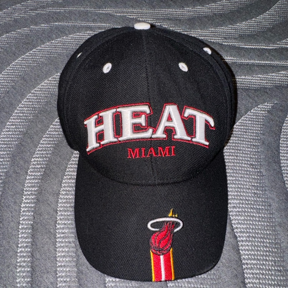 Vintage NBA Miami Heat Basketball Twins Enterprise Strapback Hat 1990